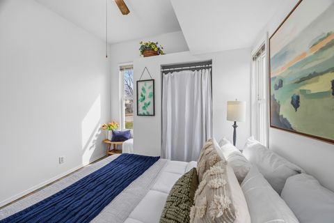 Tiny photo for 910 N Mason Street, Bloomington, IL 61701 (MLS # 12558314)