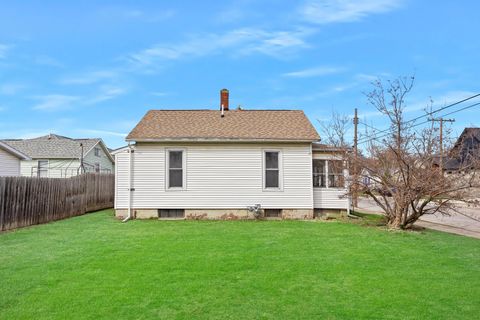 Tiny photo for 910 N Mason Street, Bloomington, IL 61701 (MLS # 12558314)