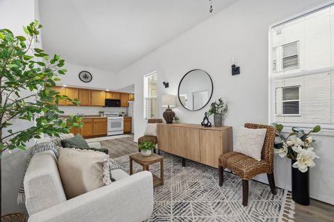 Tiny photo for 910 N Mason Street, Bloomington, IL 61701 (MLS # 12558314)