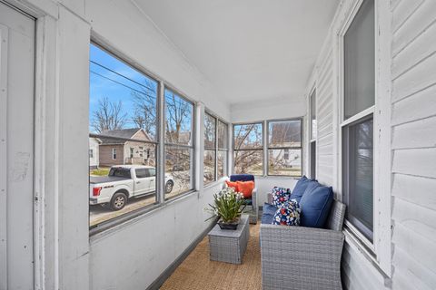 Tiny photo for 910 N Mason Street, Bloomington, IL 61701 (MLS # 12558314)