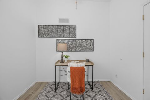 Tiny photo for 910 N Mason Street, Bloomington, IL 61701 (MLS # 12558314)