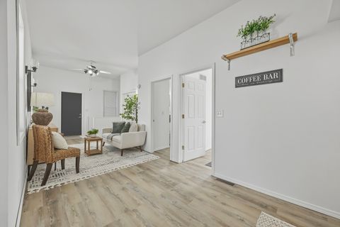 Tiny photo for 910 N Mason Street, Bloomington, IL 61701 (MLS # 12558314)