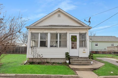 Tiny photo for 910 N Mason Street, Bloomington, IL 61701 (MLS # 12558314)