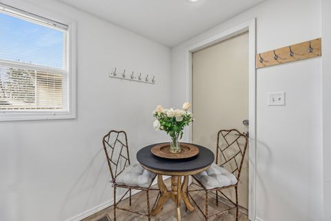 Tiny photo for 910 N Mason Street, Bloomington, IL 61701 (MLS # 12558314)