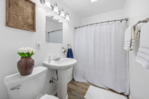 Tiny photo for 910 N Mason Street, Bloomington, IL 61701 (MLS # 12558314)