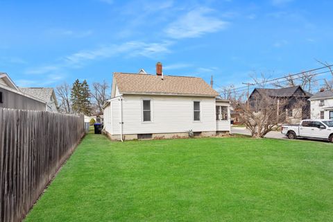 Tiny photo for 910 N Mason Street, Bloomington, IL 61701 (MLS # 12558314)