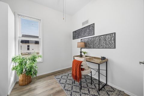 Tiny photo for 910 N Mason Street, Bloomington, IL 61701 (MLS # 12558314)