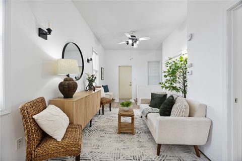 Tiny photo for 910 N Mason Street, Bloomington, IL 61701 (MLS # 12558314)