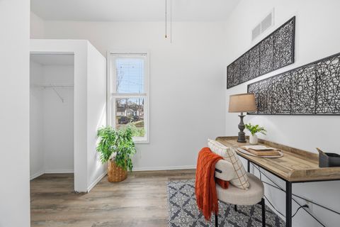 Tiny photo for 910 N Mason Street, Bloomington, IL 61701 (MLS # 12558314)