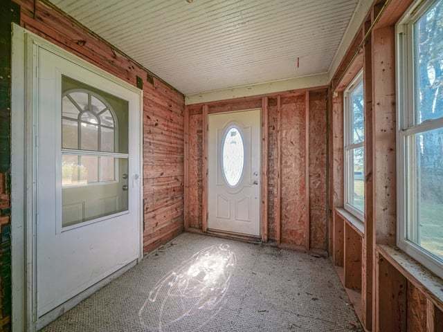 927 N Valentine Road