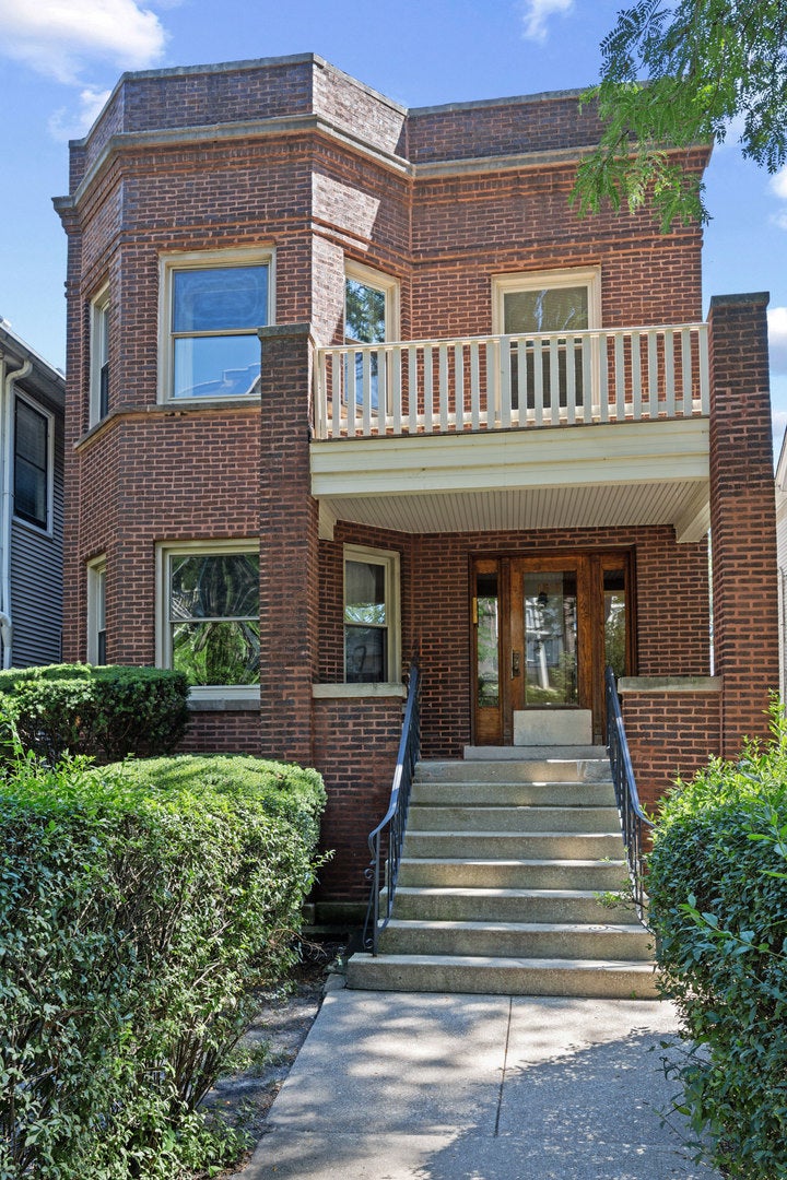 1515 W Granville Avenue