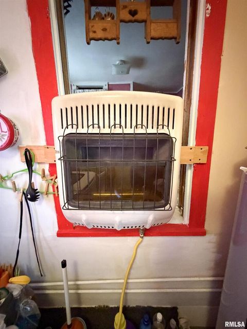 Tiny photo for 804 E LAFAYETTE Street, Olney, IL 62450 (MLS # EB460612)