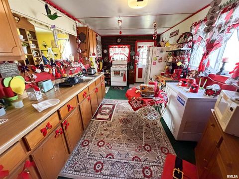 Tiny photo for 804 E LAFAYETTE Street, Olney, IL 62450 (MLS # EB460612)