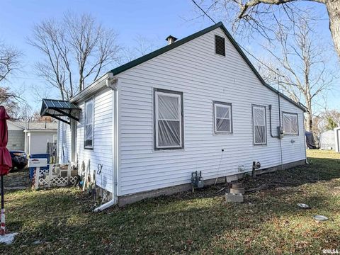 Tiny photo for 804 E LAFAYETTE Street, Olney, IL 62450 (MLS # EB460612)