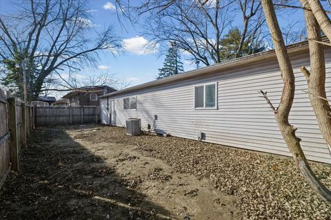 Tiny photo for 402 S Dodson Drive, Urbana, IL 61802 (MLS # 12551912)