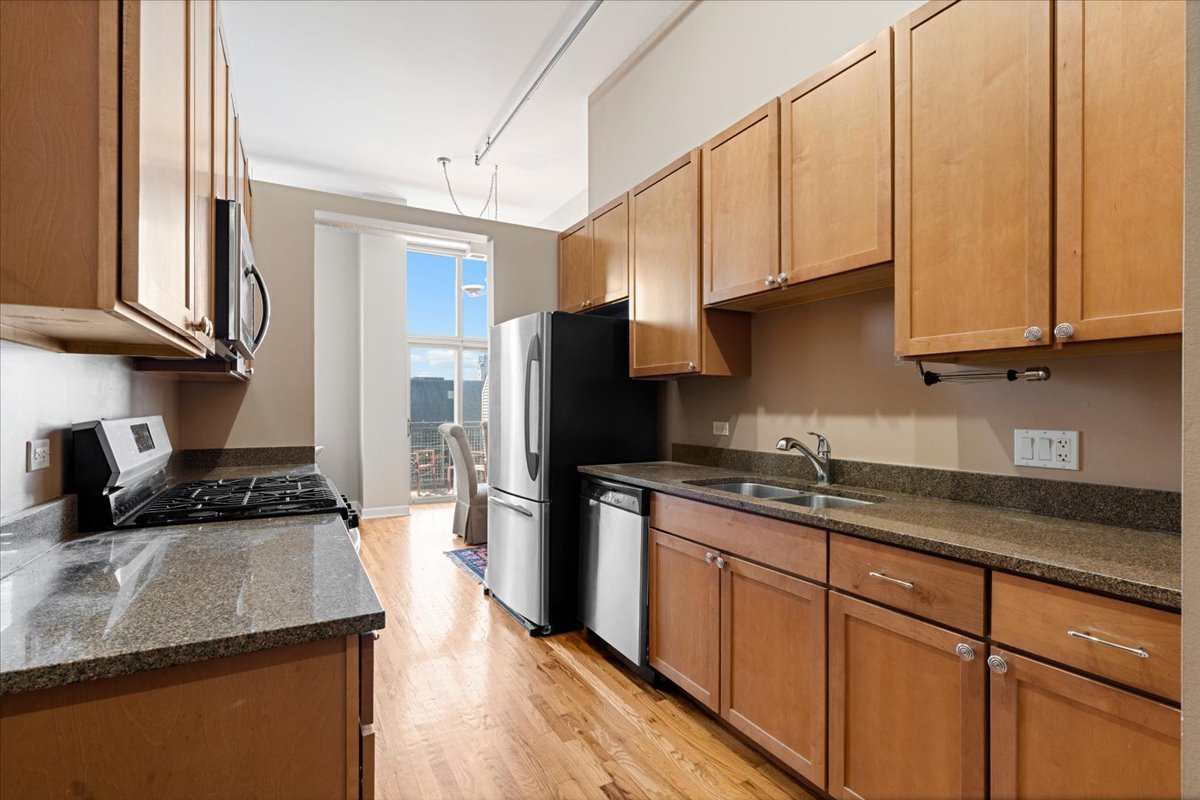 824 W Superior Street 306