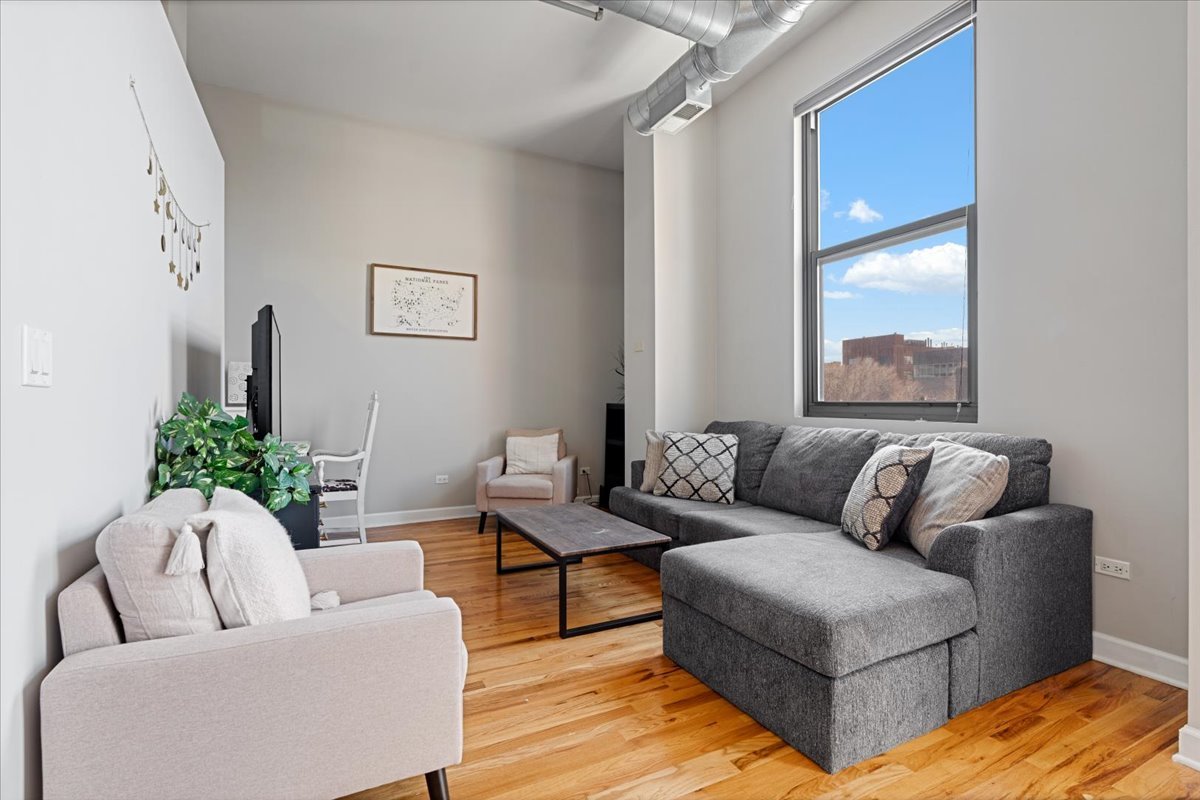 824 W Superior Street 306