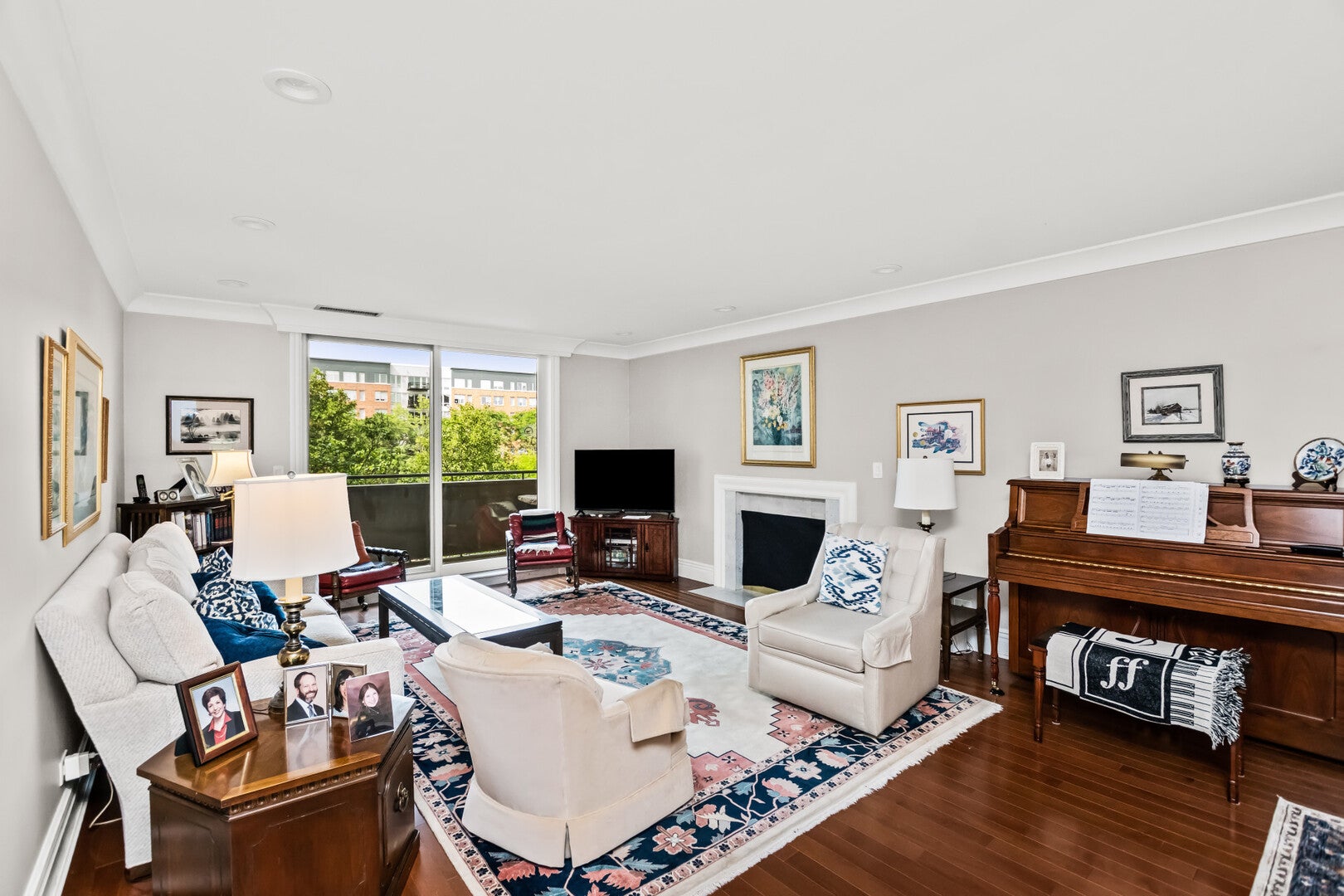4545 W touhy Avenue 325w