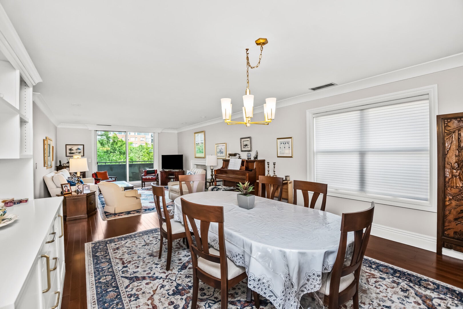 4545 W touhy Avenue 325w