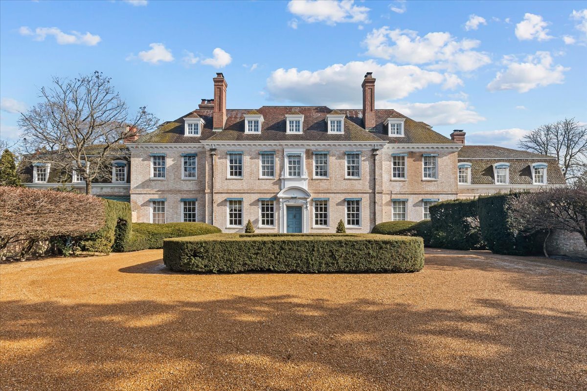 255 N Green Bay Road