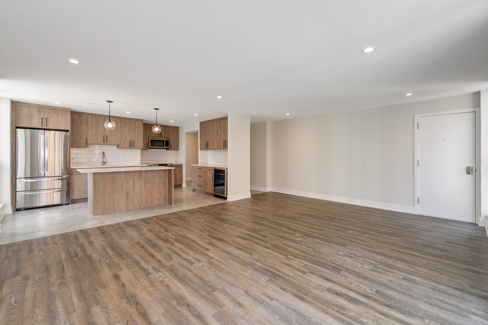 227 E Walton Place 6E