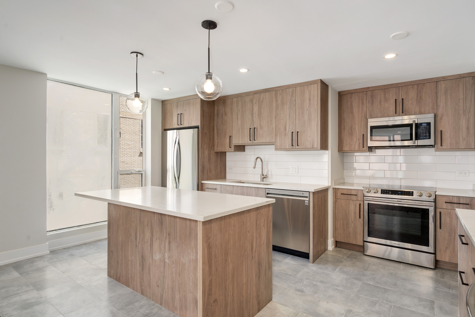 227 E Walton Place 6E