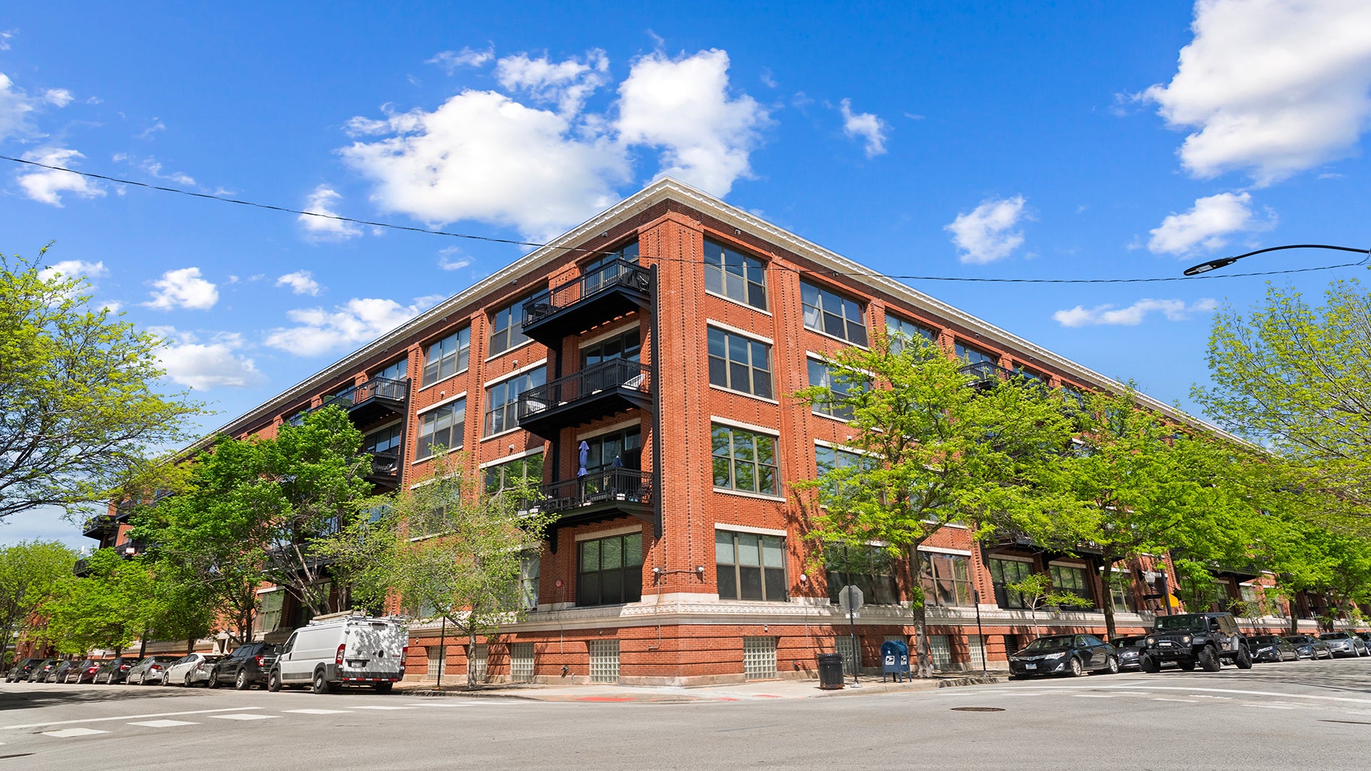 1040 W Adams Street 358