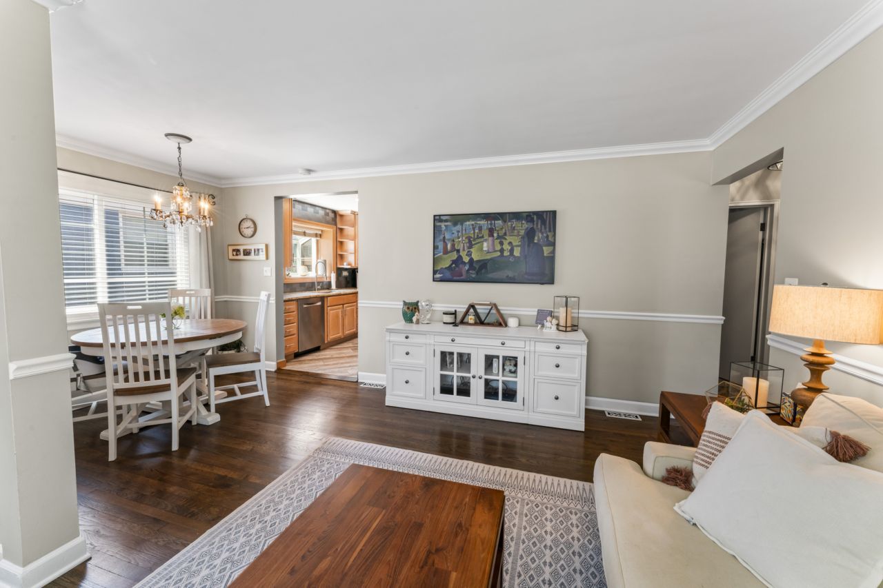 2140 Walnut Court