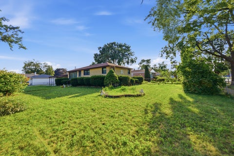Tiny photo for 8300 Long Avenue, Burbank, IL 60459 (MLS # 12775894)