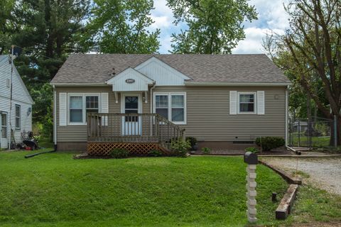 Photo of 2207 W 51st Street, Davenport, IA 52806 (MLS # 12632986)