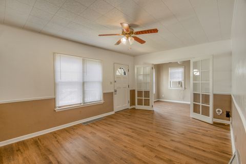 Tiny photo for 2207 W 51st Street, Davenport, IA 52806 (MLS # 12632986)