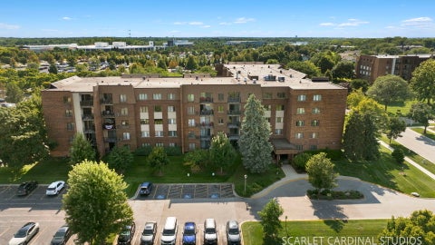 Photo of 453 Raintree Drive #4D, Glen Ellyn, IL 60137 (MLS # 12704624)