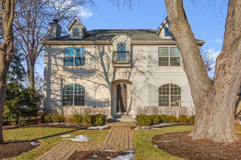 Photo of 629 Kenwood Avenue, Libertyville, IL 60048 (MLS # 12572238)