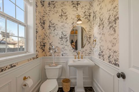 Tiny photo for 629 Kenwood Avenue, Libertyville, IL 60048 (MLS # 12572238)