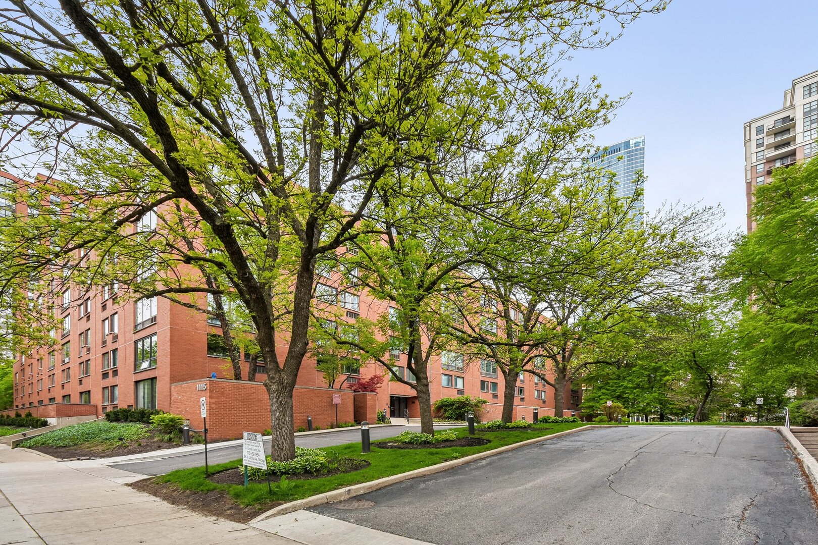 1115 S Plymouth Court 201