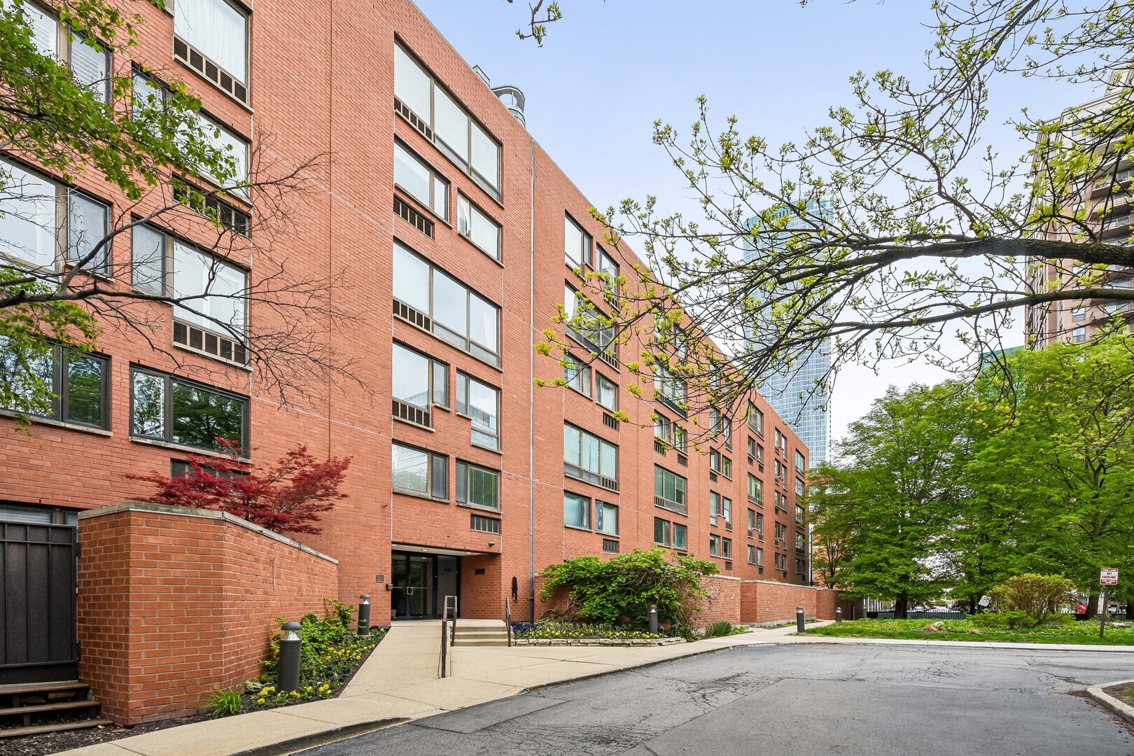 1115 S Plymouth Court 201
