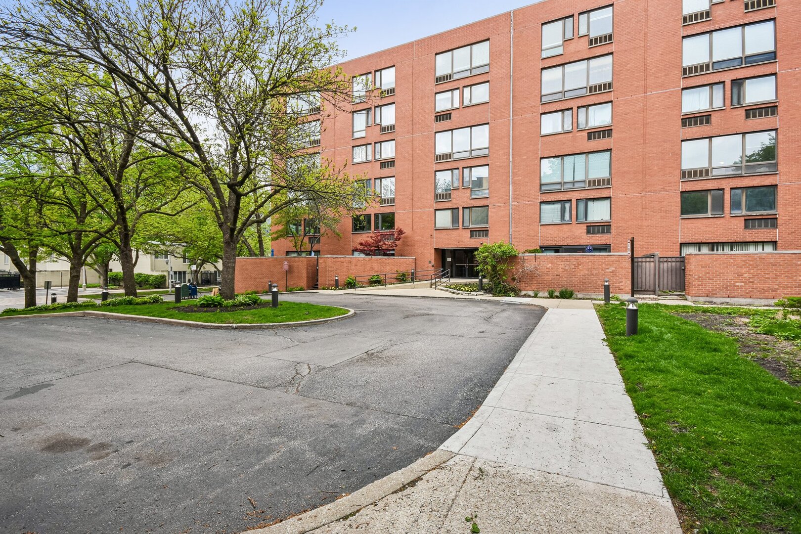 1115 S Plymouth Court 201