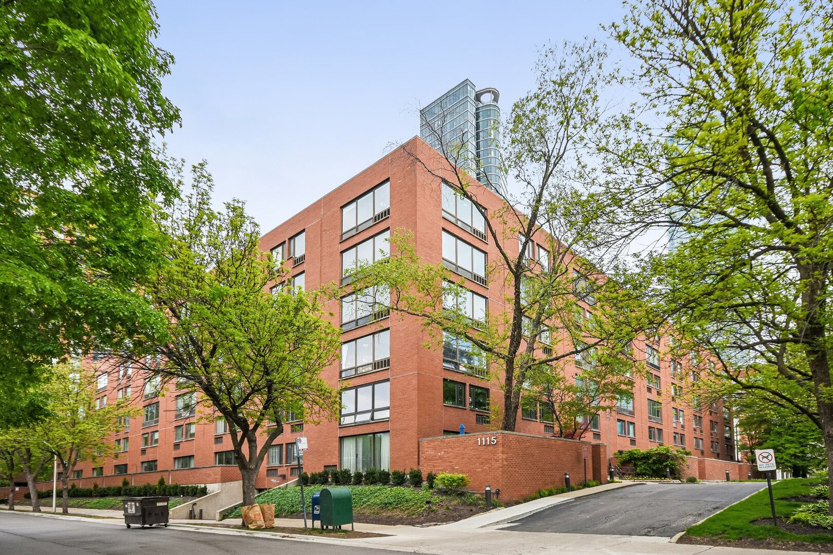 1115 S Plymouth Court 201