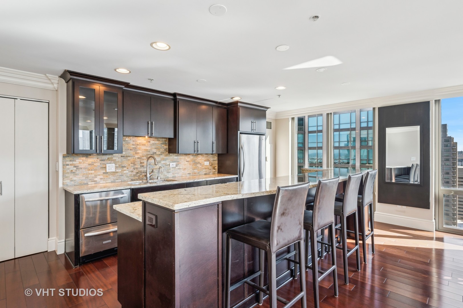 2 E Erie Street 3903