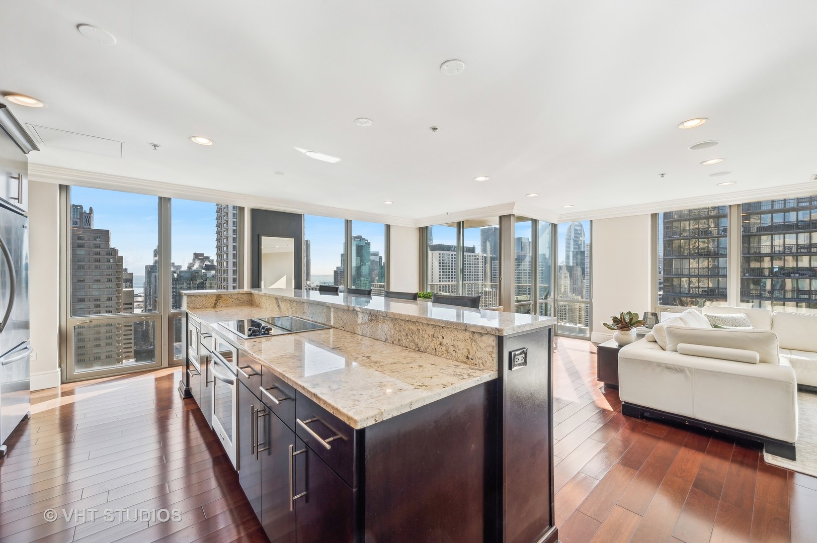 2 E Erie Street 3903