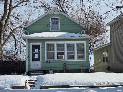 Photo of 2015 GARFIELD Street, Clinton, IA 52732 (MLS # QC4270086)