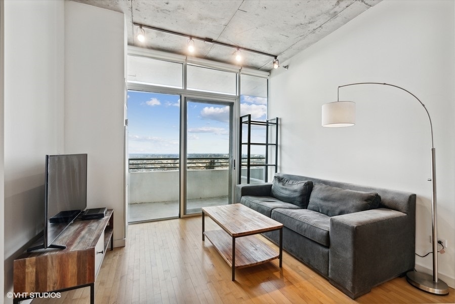 1720 S Michigan Avenue 3011