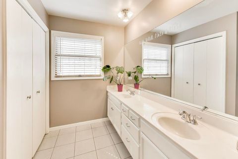 Tiny photo for 798 S Linden Avenue, Elmhurst, IL 60126 (MLS # 12617833)