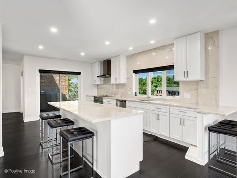 Tiny photo for 5 OAK BROOK CLUB Drive #P6-N, Oak Brook, IL 60523 (MLS # 12740104)