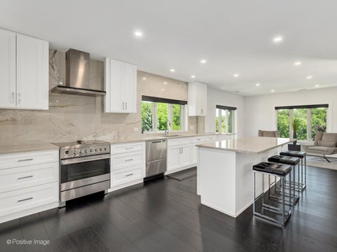 Tiny photo for 5 OAK BROOK CLUB Drive #P6-N, Oak Brook, IL 60523 (MLS # 12740104)