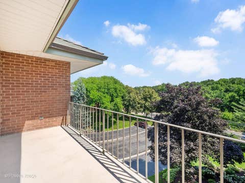 Tiny photo for 5 OAK BROOK CLUB Drive #P6-N, Oak Brook, IL 60523 (MLS # 12740104)