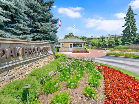 Tiny photo for 5 OAK BROOK CLUB Drive #P6-N, Oak Brook, IL 60523 (MLS # 12740104)