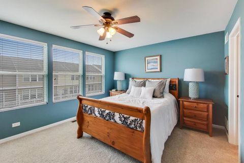 Tiny photo for 813 E Hamlin Lane, Arlington Heights, IL 60004 (MLS # 12583806)