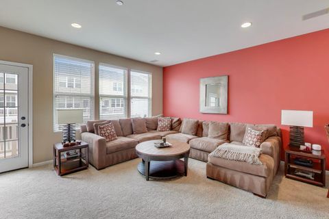 Tiny photo for 813 E Hamlin Lane, Arlington Heights, IL 60004 (MLS # 12583806)