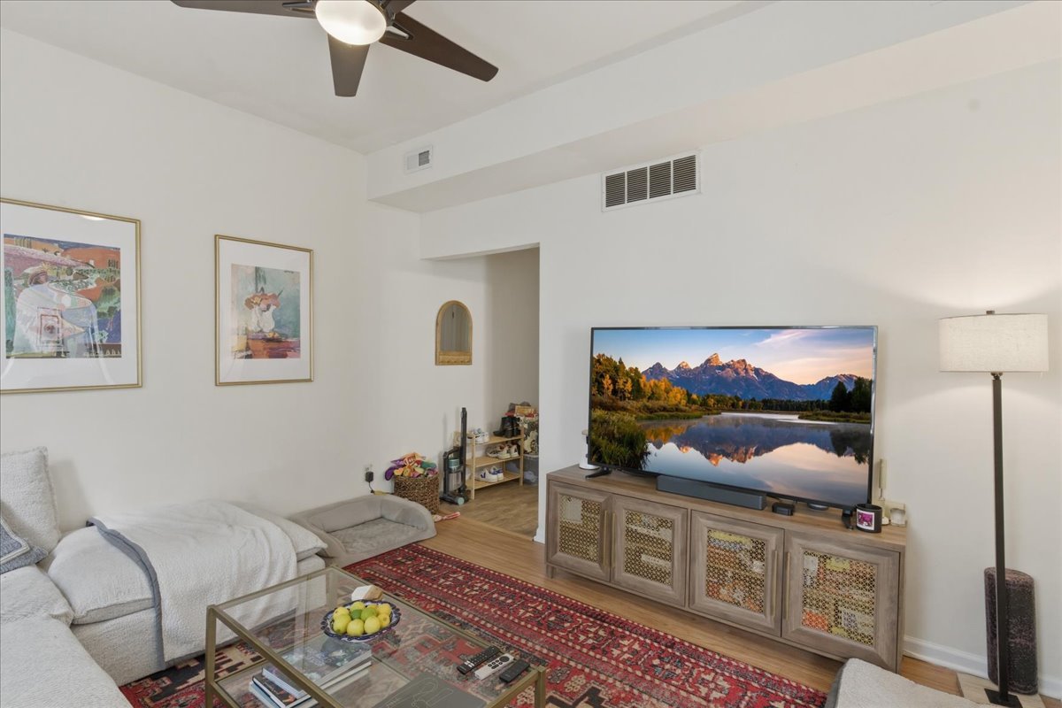 3144 N Southport Avenue CH2